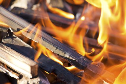 Een lekker vuurtje aanmaken in een inbouwhaard of houtkachel: gebruiksaanwijzing